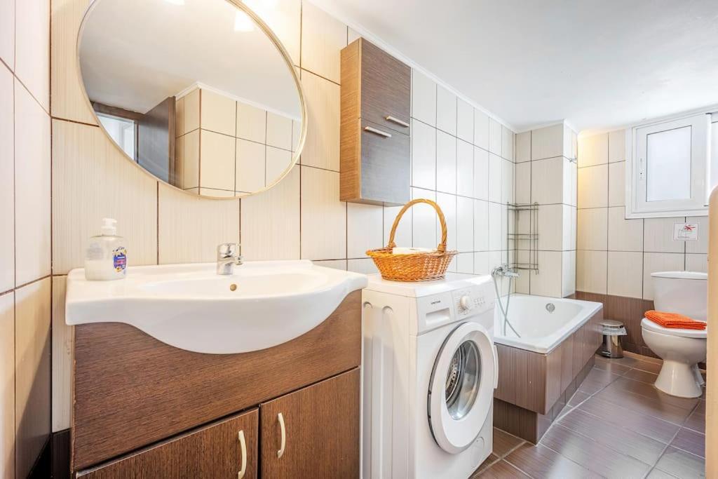 Apartment In The Middle Of Everything Atene Esterno foto